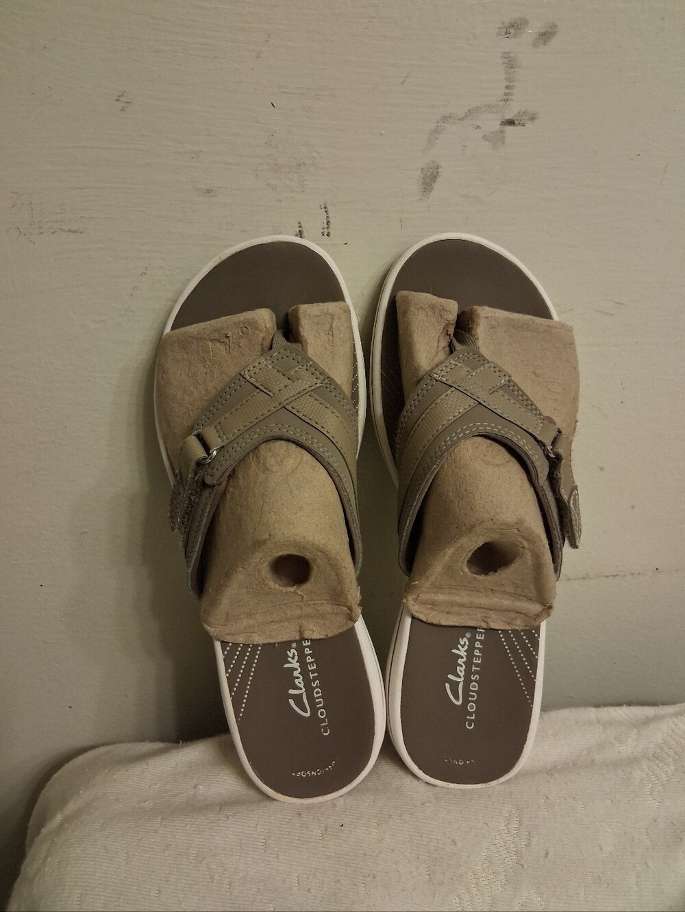 Womens Clarks Cloudsteppers Khaki Sandals size 7